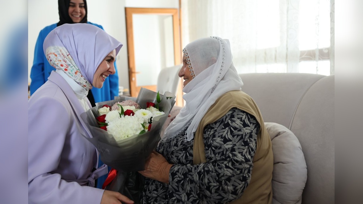 Göktaş, 'Raife Babaanne'yi ziyaret etti