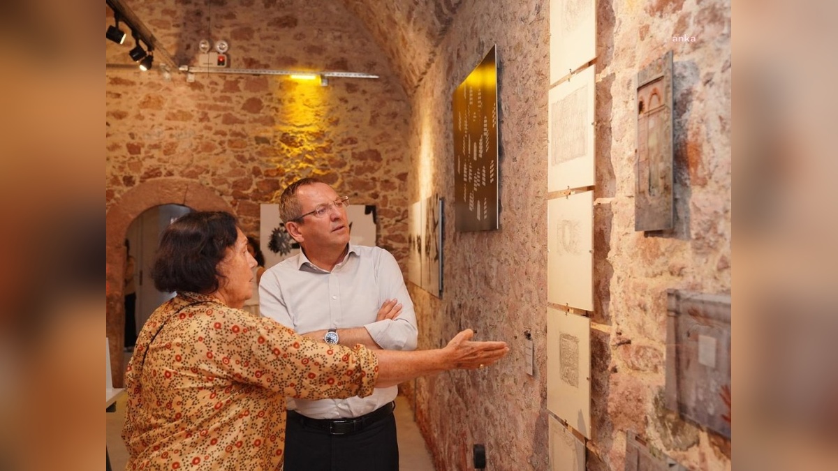 Ayvalık'ta 'Büyük Öteki' sergisi açıldı