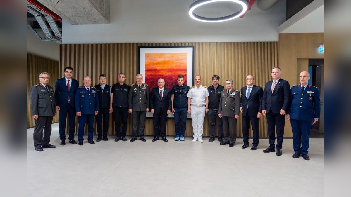 Güler, Bayraktar Millî Teknoloji Merkezini ziyaret etti