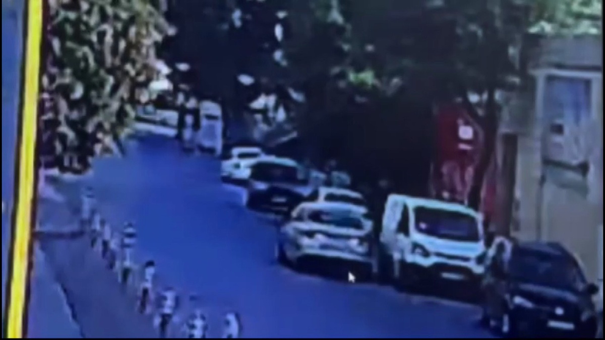 İstanbul'da turistleri soyup 2 milyon lira çalan İranlılar yakalandı