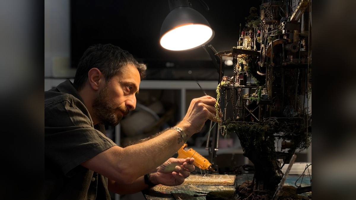 Ankara'da atık malzemelerden distopik diorama sanatı