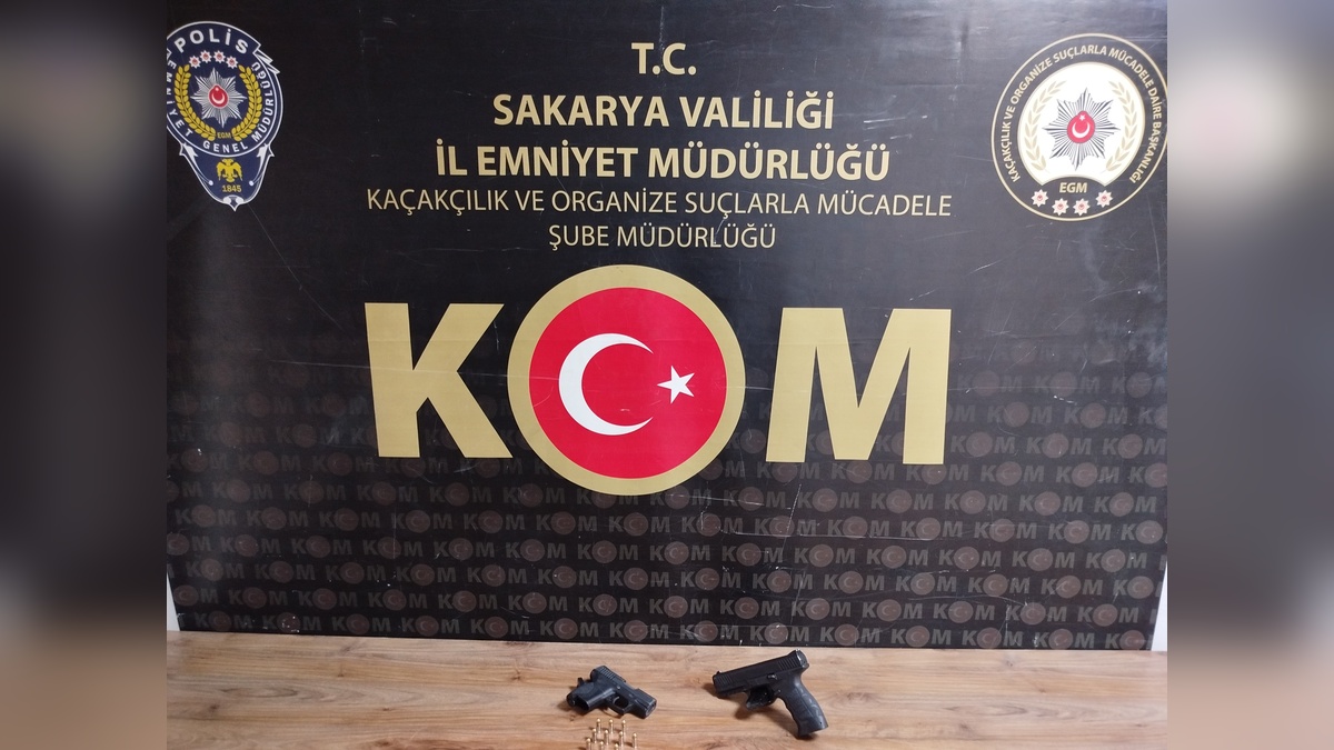Adapazarı'nda sahte para ve silah operasyonu: 2 gözaltı