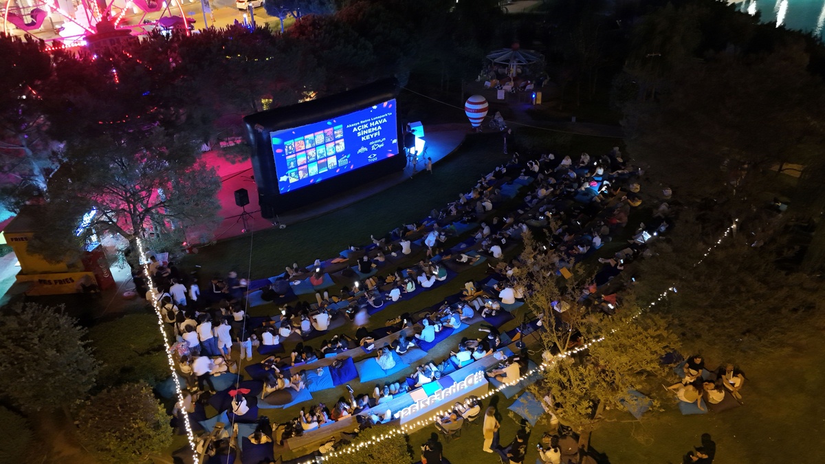 Akasya Açık Hava Sineması: Temmuz'dan Eylül'e Sinema Keyfi