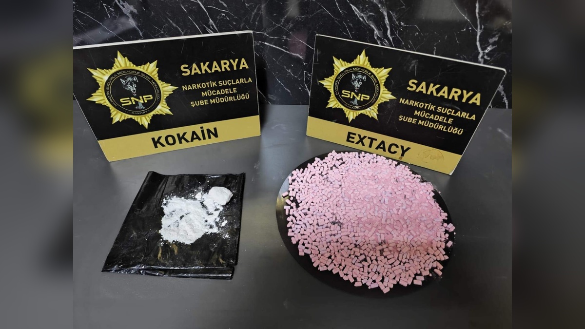 Sakarya'da uyuşturucu operasyonu: 795 ecstasy hap ve 31 gram kokain ele geçirildi