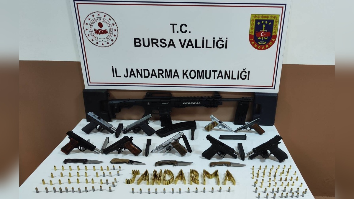 İnegöl'de silah operasyonu: 6 ruhsatsız tabanca ve 267 mermi ele geçirildi