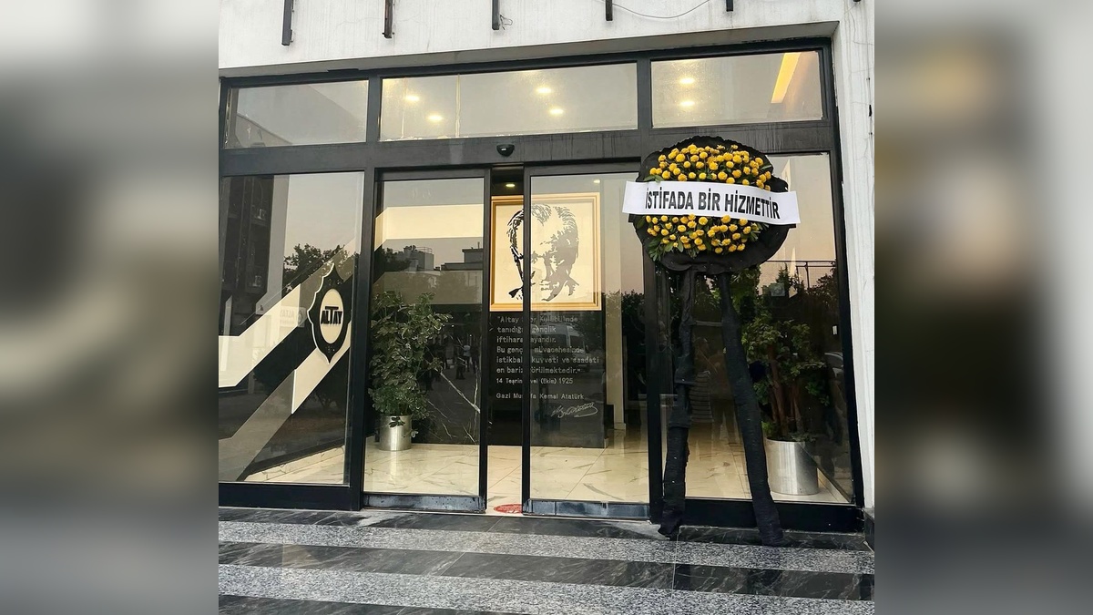 Altay'da taraftar protestosu: 'İstifa da bir hizmettir'