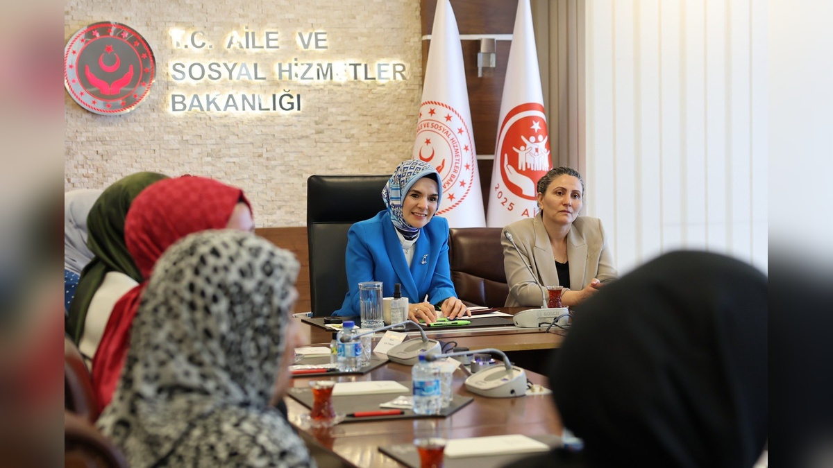 Göktaş, şehit eşleriyle bir araya geldi: 'Onların aziz hatıralarına sahip çıkacağız'