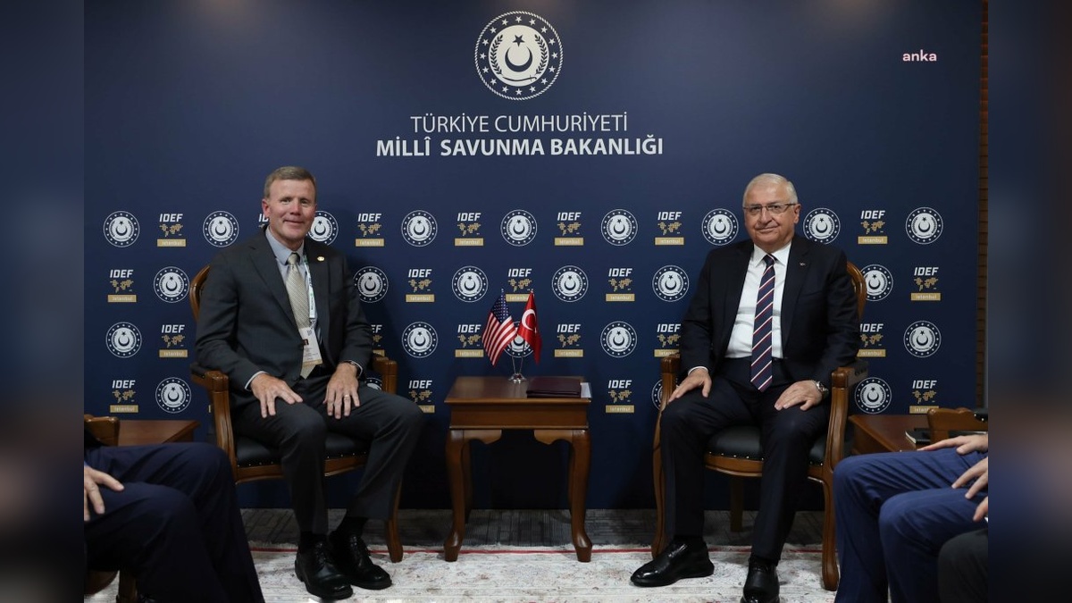 Güler, IDEF 2025'te Jones ve El-Abbasi ile görüştü