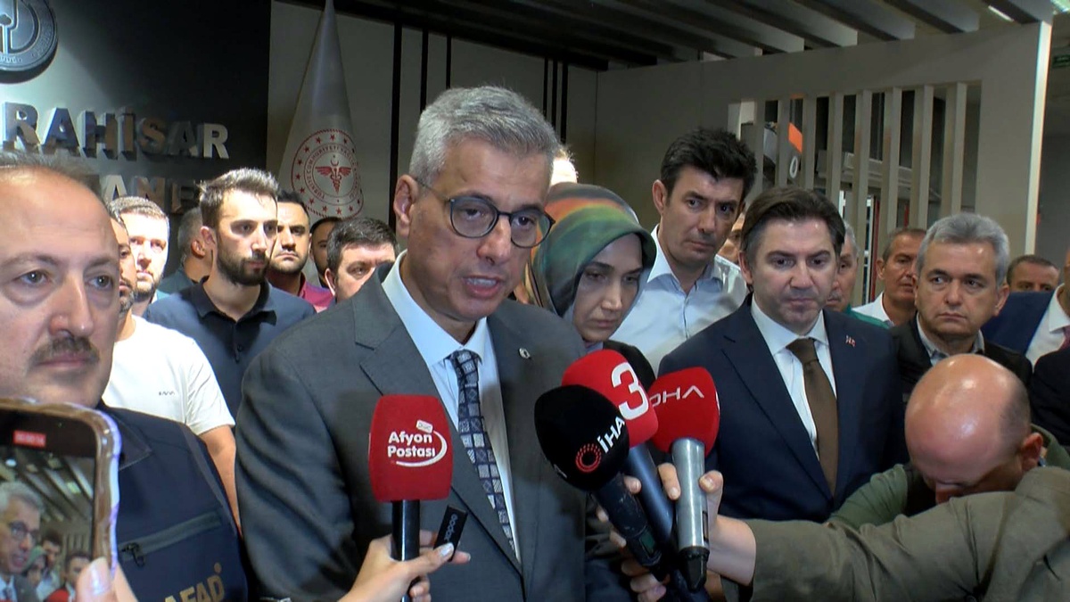 Afyonkarahisar'da orman yangını şehitleri devlet hastanesine getirildi