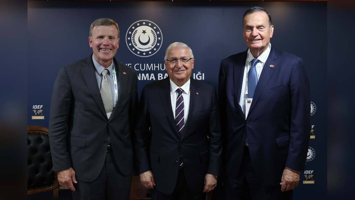 Yaşar Güler, IDEF 2025'te James Jones ve Mustafa Ati Hassan'ı kabul etti