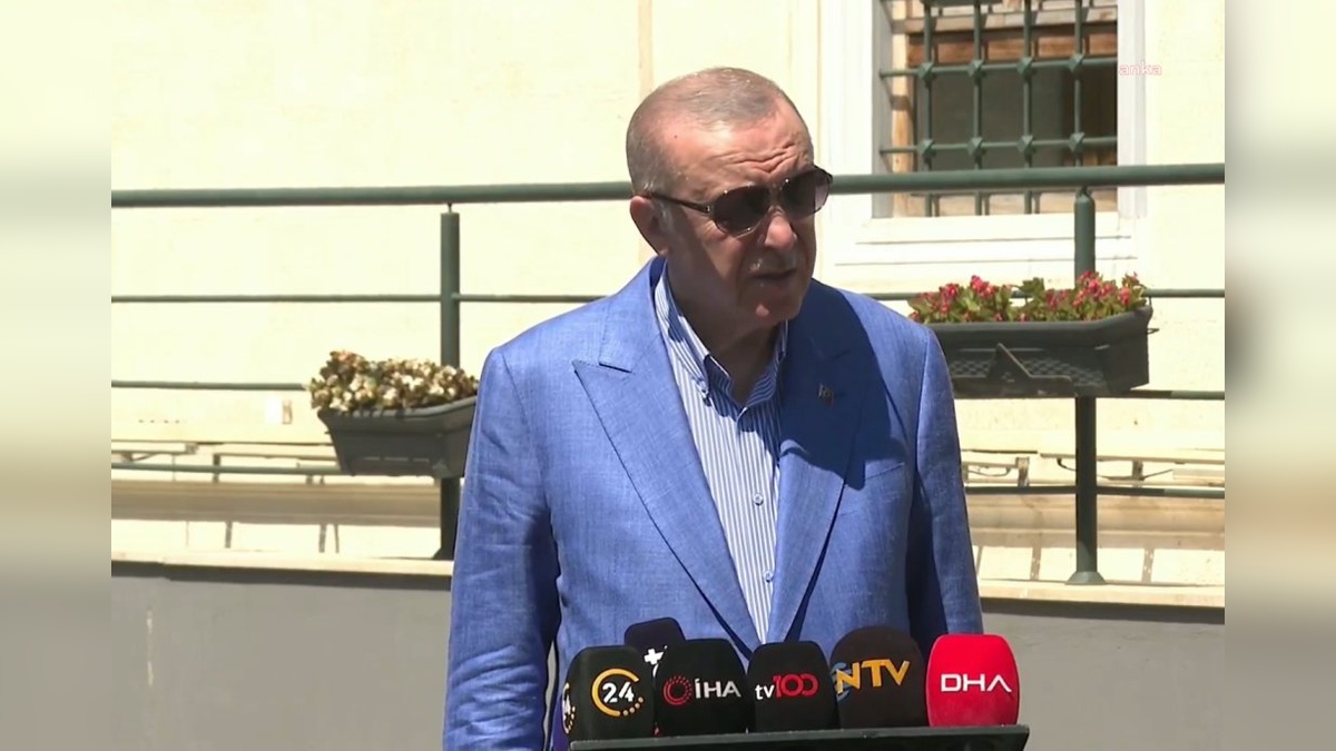 Erdoğan: Putin ve Trump ile görüşerek İstanbul'da liderler buluşması için çalışacağız