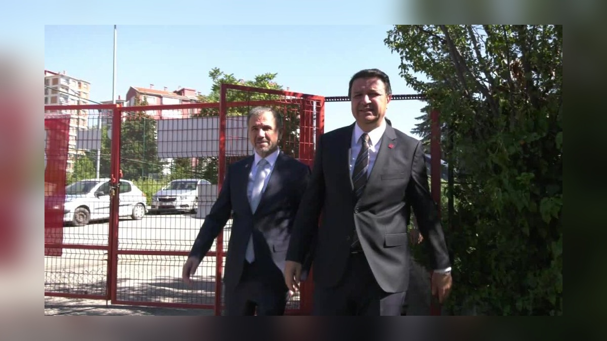 Arıkan'dan AKUT'a taziye ziyareti: 'Ciğerimiz yanıyordu'