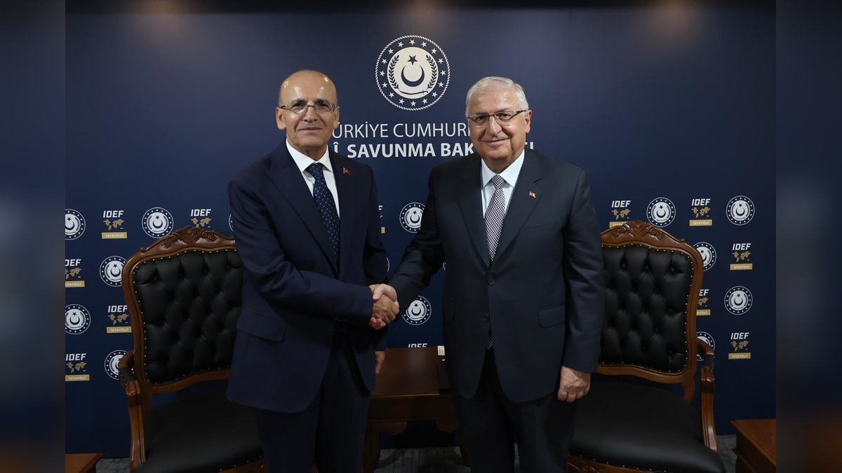 Yaşar Güler ve Mehmet Şimşek, IDEF 2025 Fuarı'nda buluştu