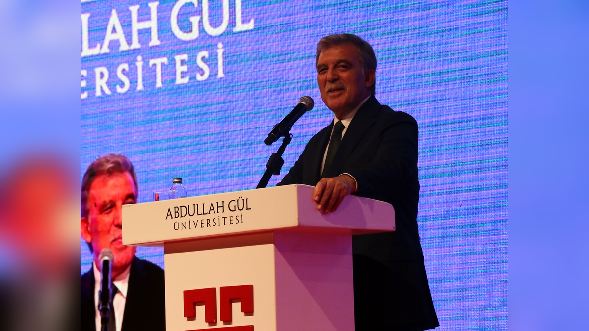 Abdullah Gül: Dünya tehlikeli bir dönemden geçiyor