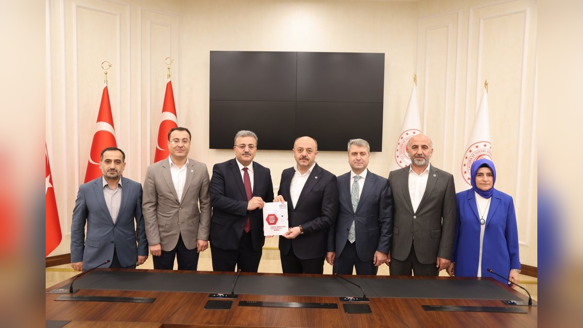 Eğitim-Bir-Sen'den 8'inci Dönem Toplu Sözleşme Teklifi: 93 maddelik paket sunuldu