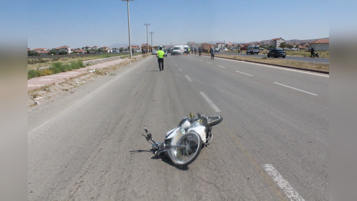 Aksaray'da polis memuruna motosikletli çarptı
