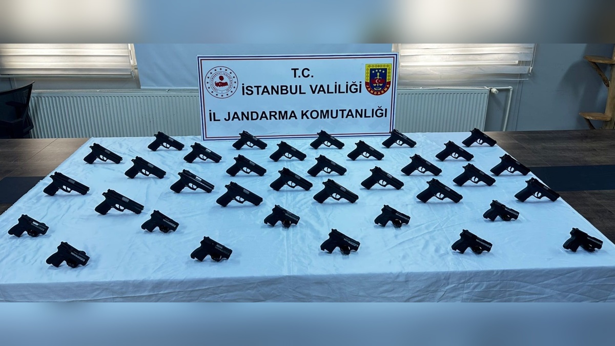 Alibeyköy'de operasyon: Oyuncak poşetinde 50 ruhsatsız tabanca