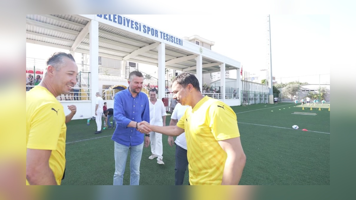 Buca Belediyesi futbol kurslarında yıldız adayları profesyonellerle buluştu