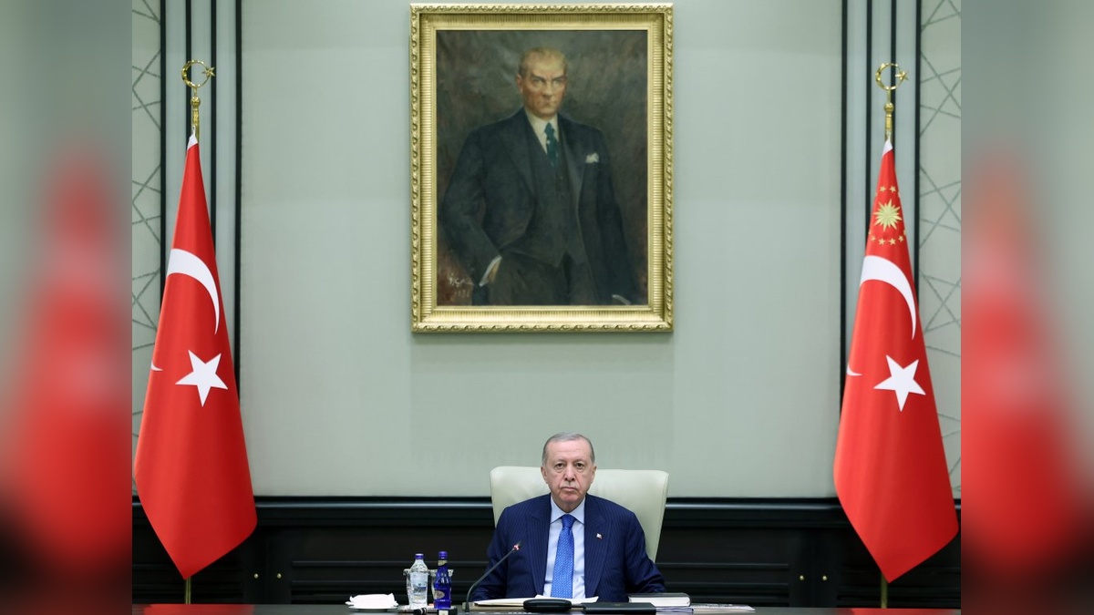 Cumhurbaşkanı Erdoğan başkanlığında Kabine Toplantısı: Terörle mücadele ve orman yangınları ele alındı