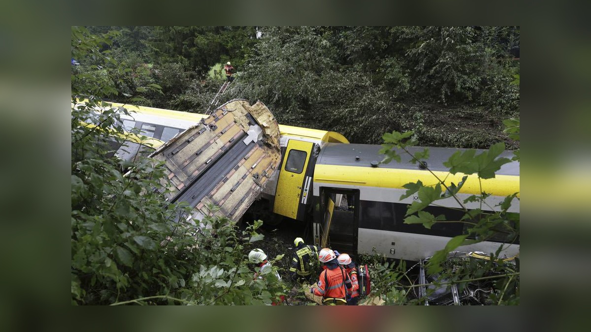 Baden-Württemberg'de tren kazası: 3 ölü, 41 yaralı