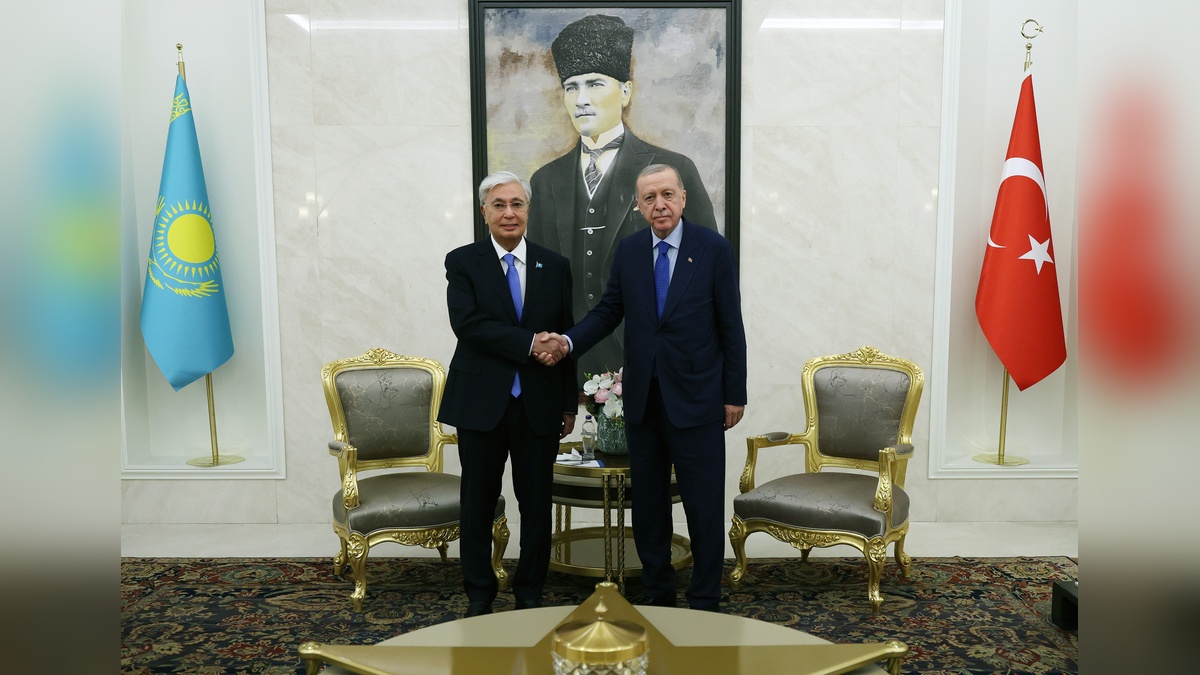 Erdoğan, Tokayev'i Ankara'da karşıladı