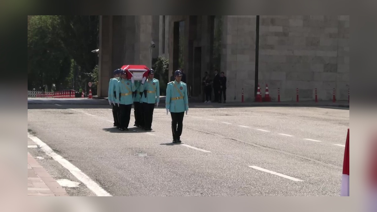 TBMM'de Metin Somuncu için cenaze töreni