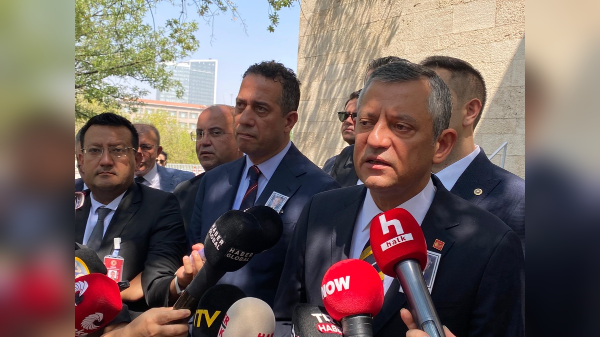 Özgür Özel'den yangınlara ve Eurofighter'lara ilişkin sert eleştiriler