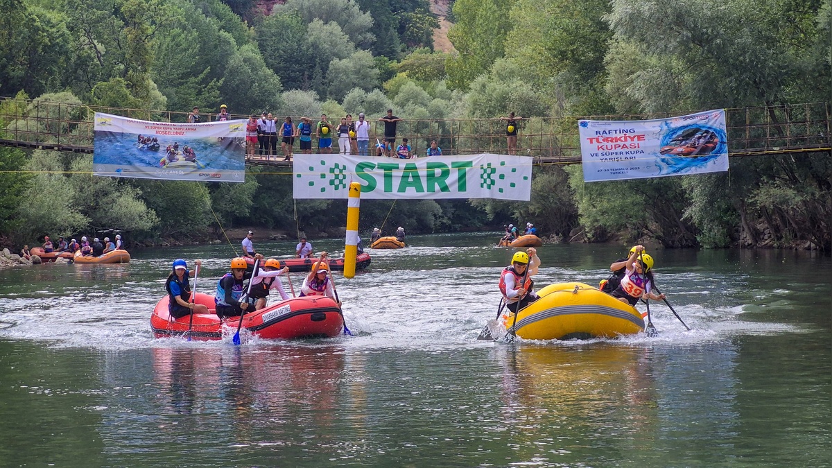 Tunceli'de Rafting Şampiyonası başladı: 300 sporcu Munzur'da yarışıyor