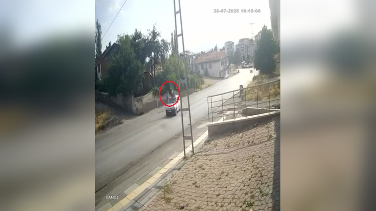 Ankara'da uyuşturucu suçundan aranan M.B., polisten kaçarken otomobile çarptı
