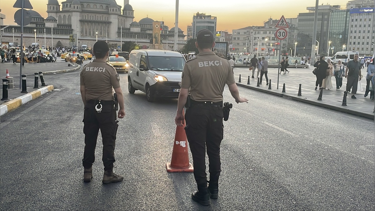 İstanbul'da 'Huzur İstanbul' denetimi: Beyoğlu'nda GBT uygulaması