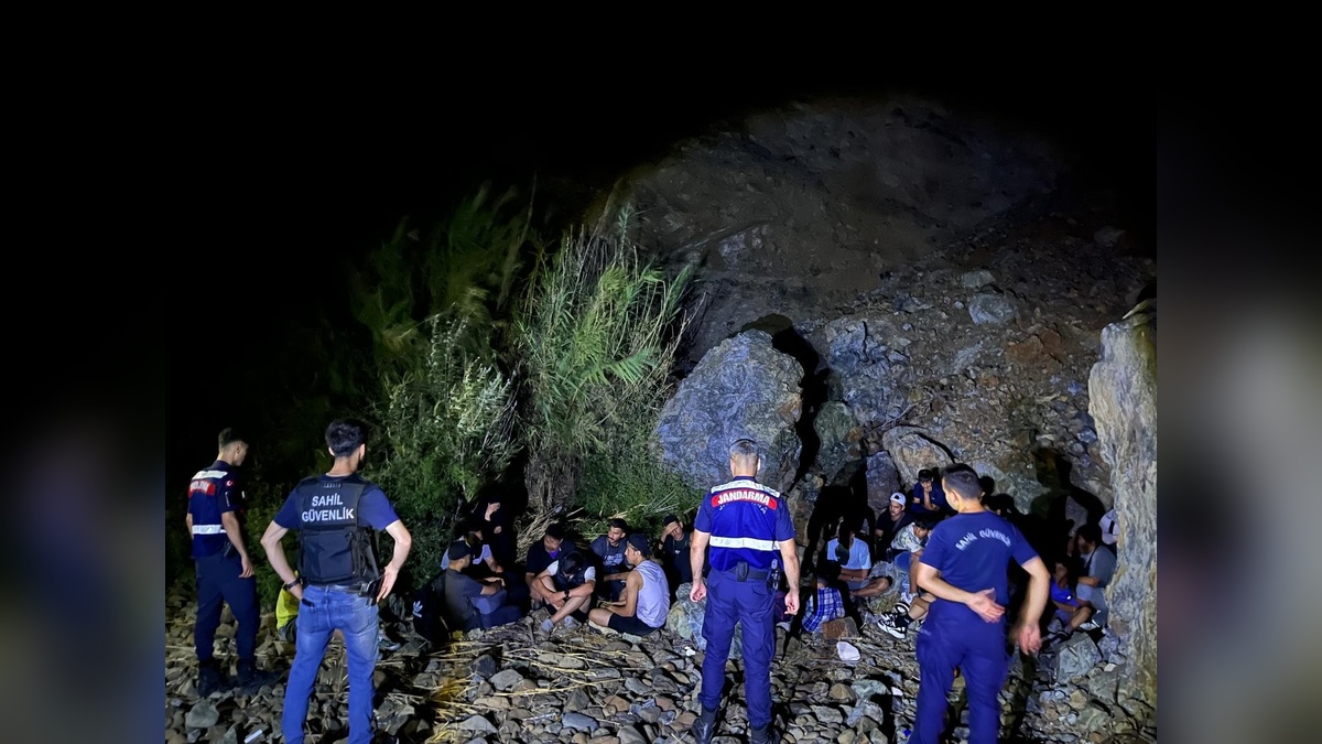 Marmaris'te 22 kaçak göçmen yakalandı: 3 organizatör gözaltında