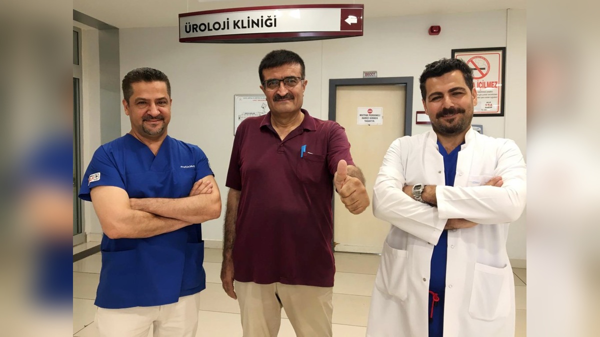 Antalya'da eşsiz operasyon: İki kanser türü aynı anda robotik cerrahi ile tedavi edildi