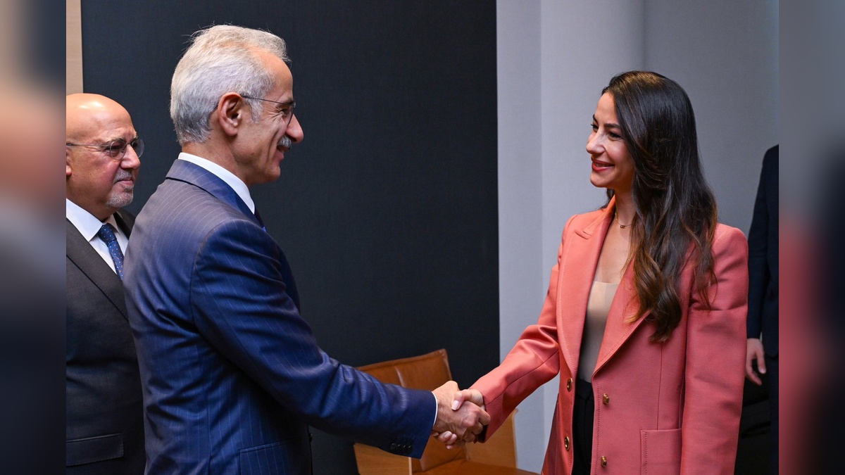 Uraloğlu, Gürcistan'da Kvrivishvili ile görüştü