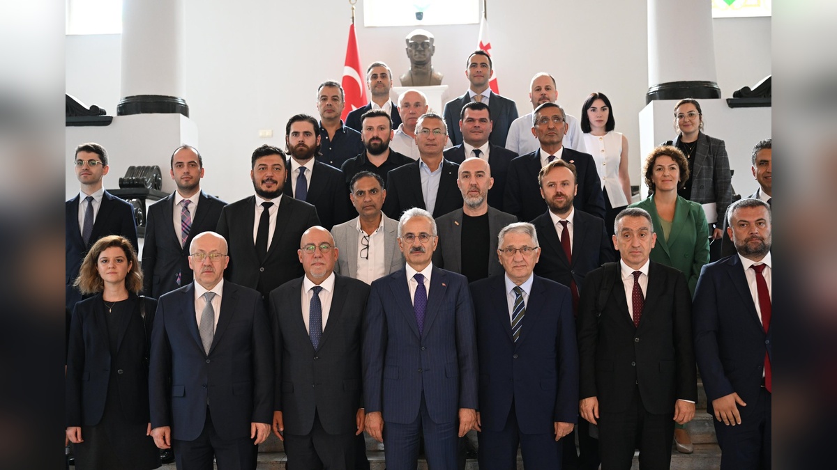 Uraloğlu, Gürcistan'da Türk iş insanlarıyla buluştu