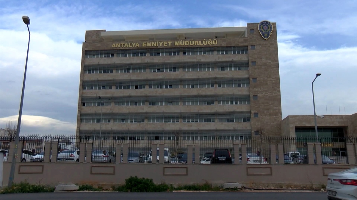 Antalya'da 10 milyon liralık dolandırıcılık girişimi: Şüpheli tutuklandı