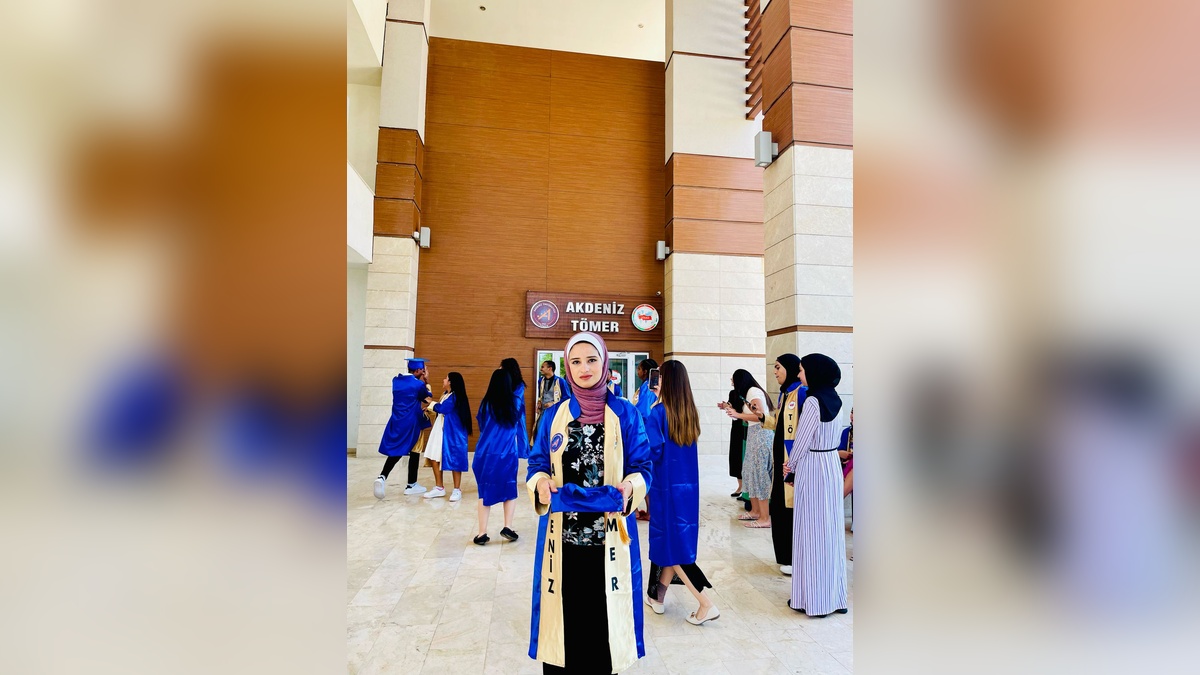 Antalya'da yüksek lisans öğrencisi annesinin Türkiye'de tedavi edilmesini istiyor