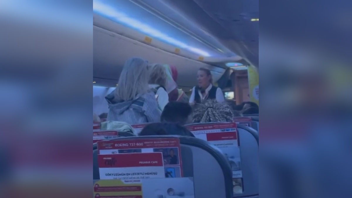 Sabiha Gökçen'de uçakta taşkınlık: Yolculara polis müdahalesi