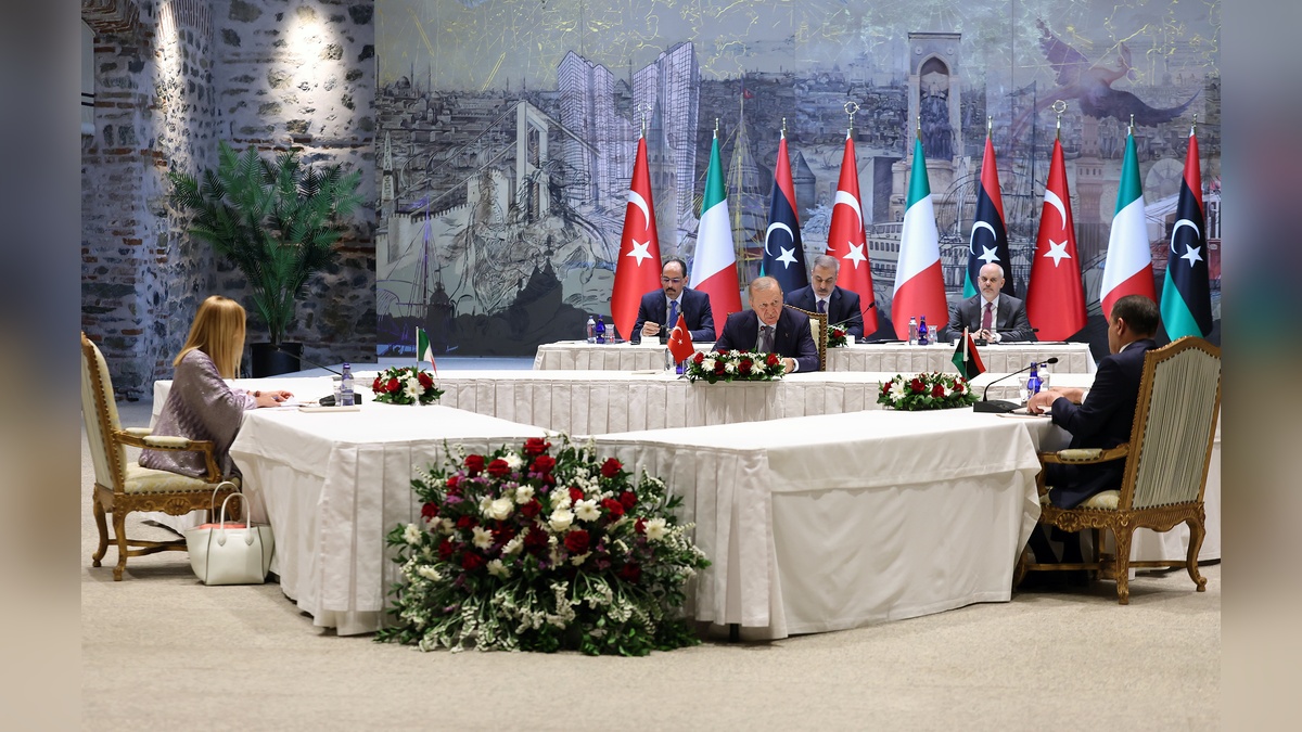 Erdoğan, Meloni ve Dibeybe Dolmabahçe'de buluştu