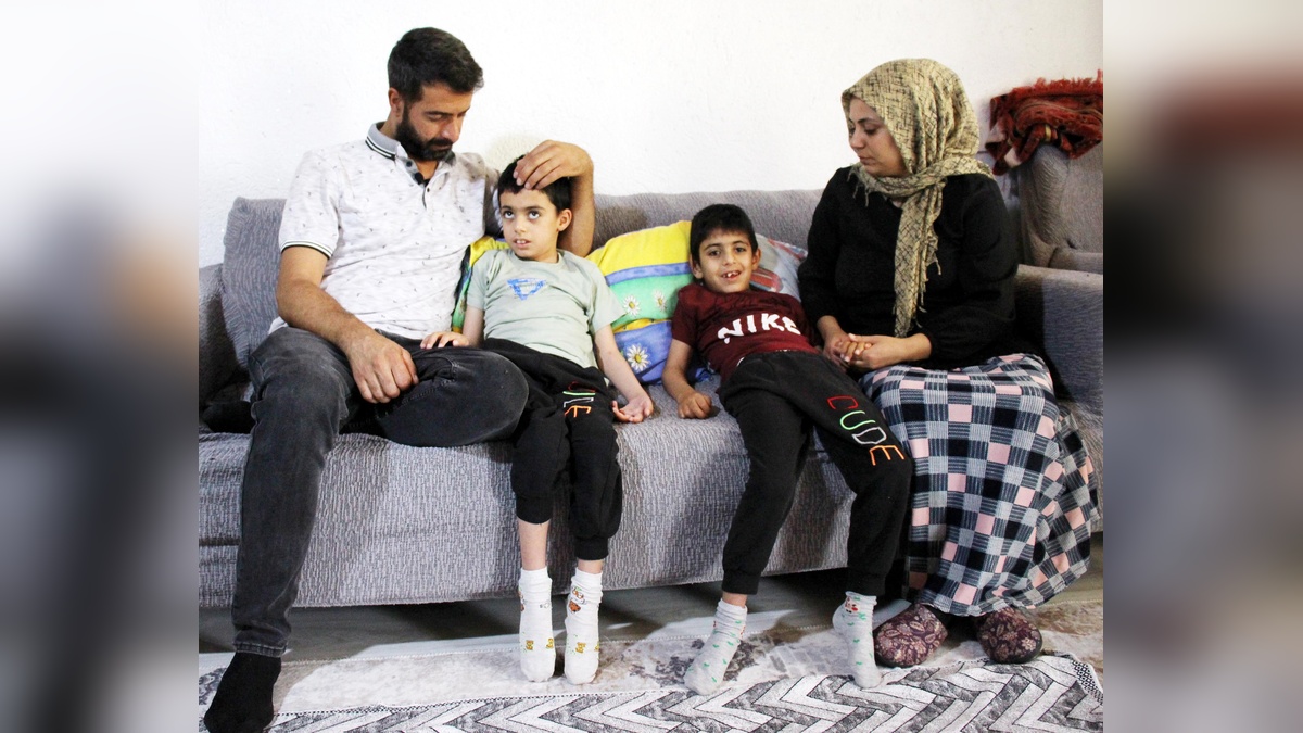 Doğubayazıt'ta nadir hastalıkla mücadele eden aile yardım bekliyor