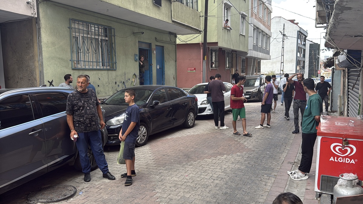 Kağıthane'de Kahvaltıda Cinayet: Ev Arkadaşı Boğazını Kesti