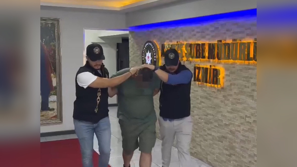 İzmir'de çifte cinayet: Şüpheli, anne ve birlikte yaşadığı adamı bıçakladı
