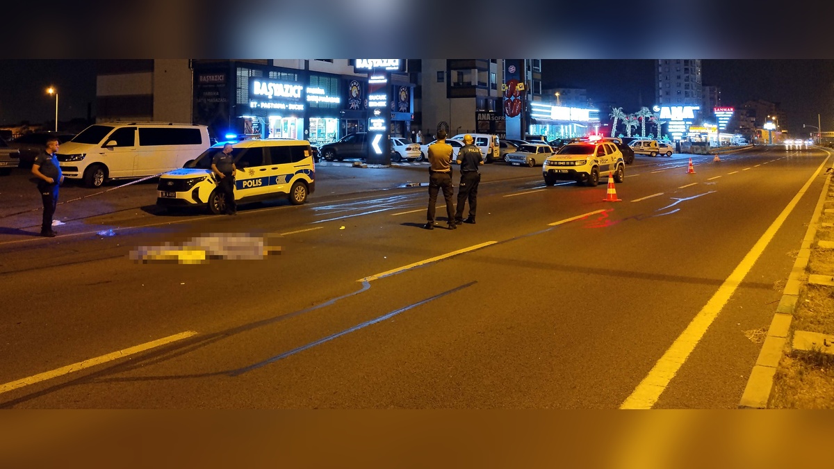 Kayseri'de feci kaza: Yaya, önce hafif ticari aracın ardından otomobilin altında kaldı