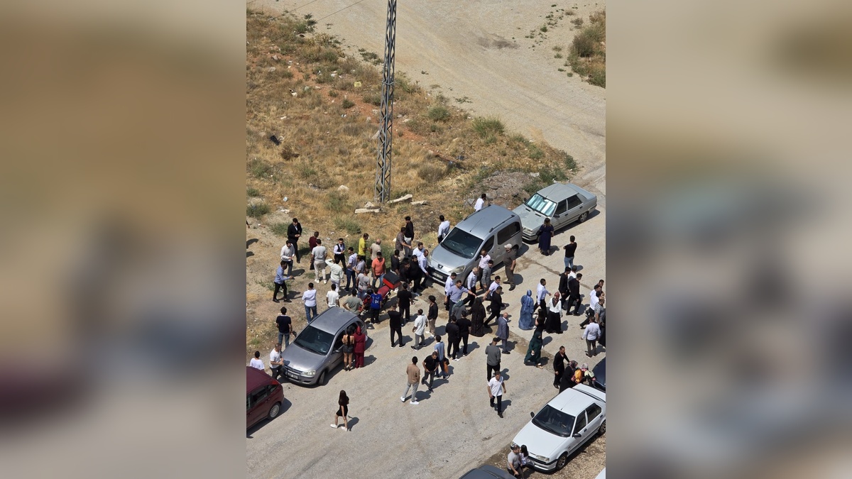 Ankara'da düğün salonu önünde kavga: Polis aracına zarar veren şüpheli gözaltına alındı