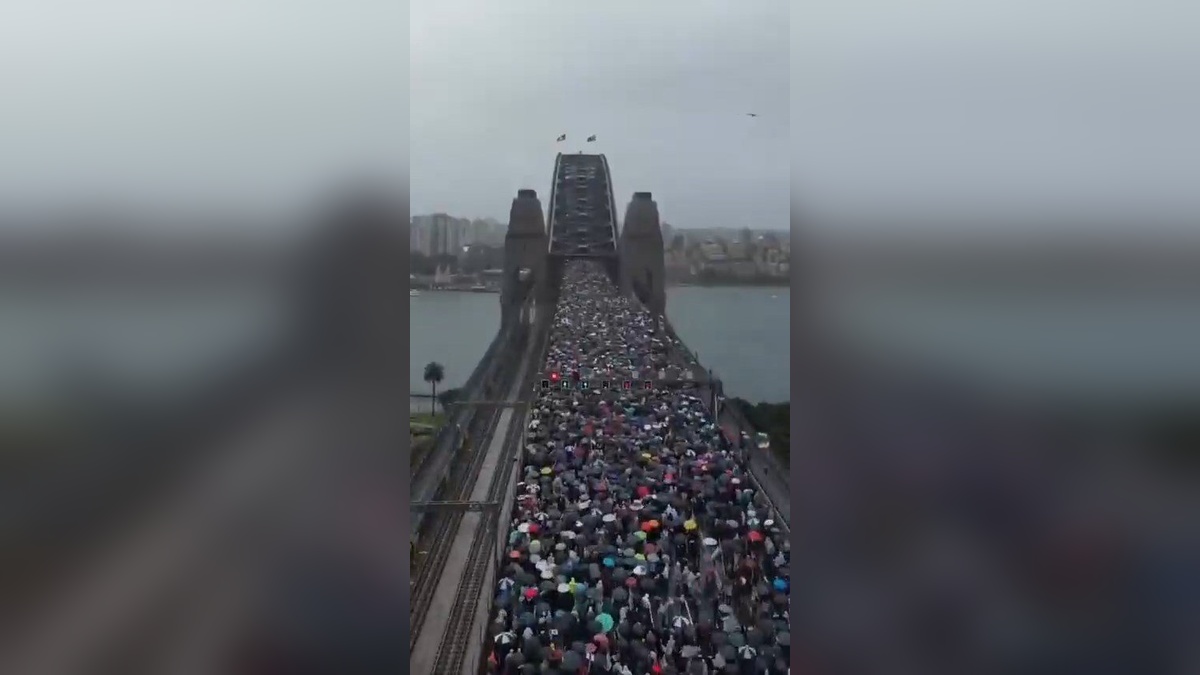 Sydney'de 100 bin kişi İsrail'in Filistin saldırılarını protesto etti