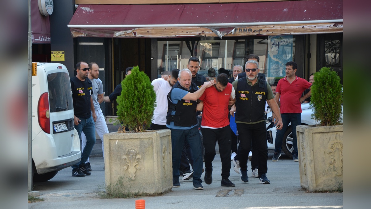 Eskişehir'de silahlı kavgada 2 ölü, 1 yaralı: 3 şüpheli adliyeye sevk edildi