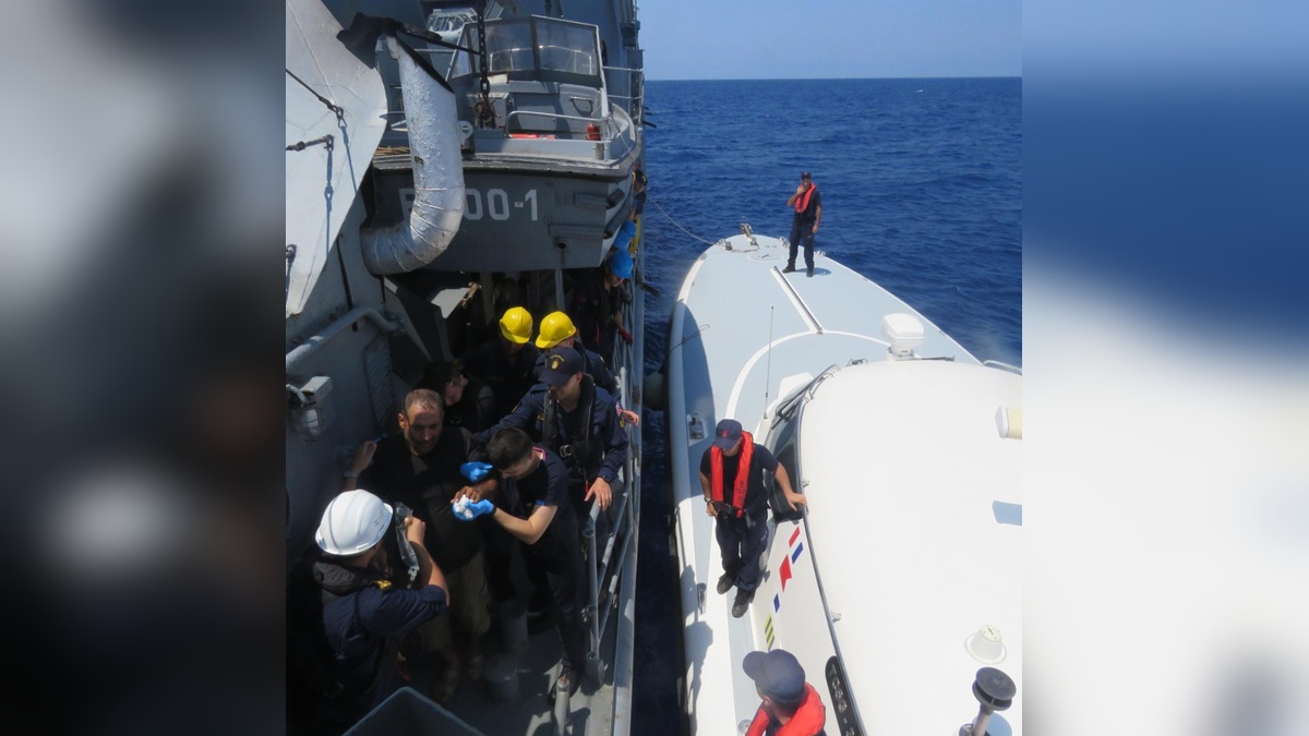 TCG Bozcaada, Mersin açıklarında yaralı kurtardı