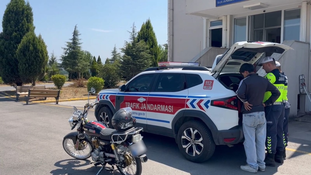 Karasu'da tehlikeli motosiklet sürüşü: 7 bin 313 lira ceza ve ehliyet iptali