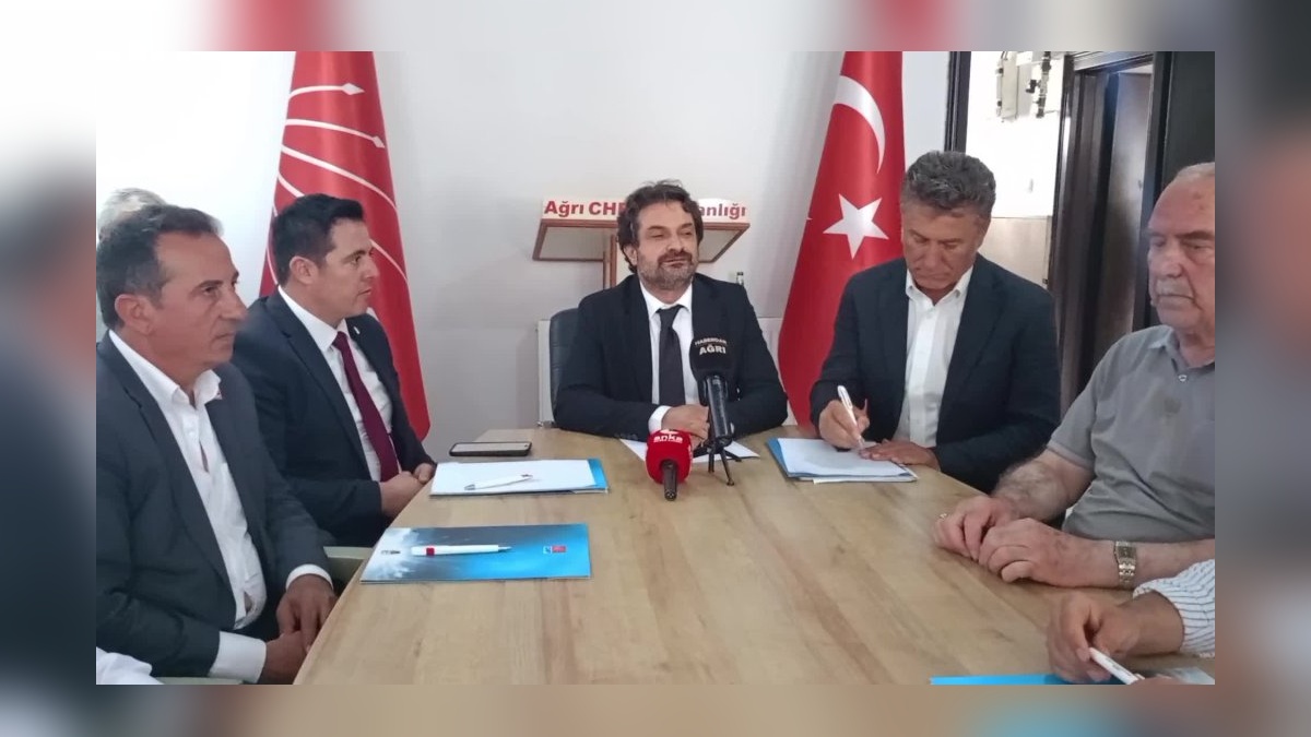 CHP Ağrı'da: İktidarı eleştirdi, belediye operasyonlarını kınadı
