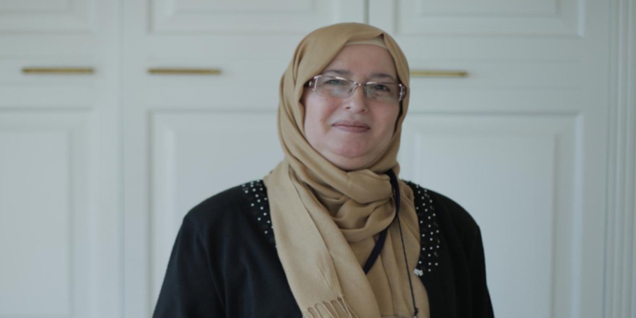 Ünlü yazar başörtüsünü çıkaracağını ilan etti