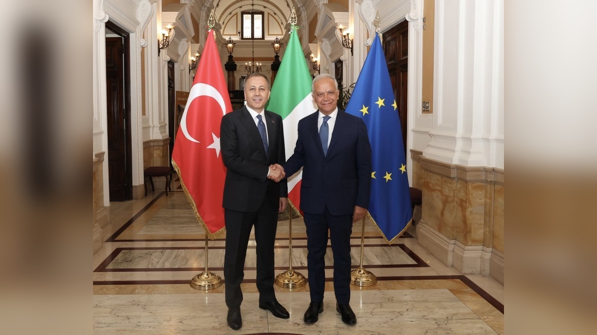 Yerlikaya, İtalya İçişleri Bakanı Piantedosi ile görüştü